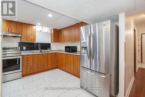 7 Newbridge Crescent, Brampton (Westgate), ON - Indoor Photo Showing Kitchen