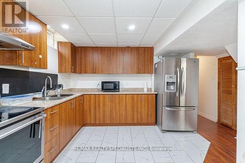 7 Newbridge Crescent, Brampton (Westgate), ON - Indoor Photo Showing Kitchen With Double Sink