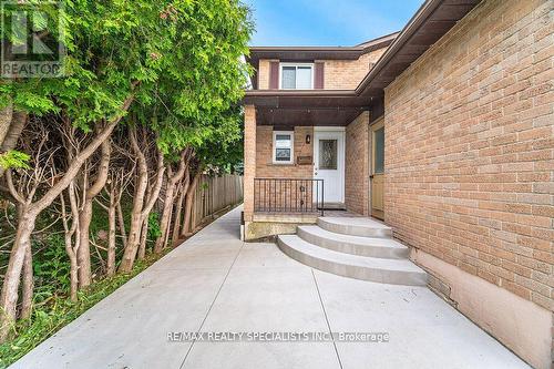 7 Newbridge Crescent, Brampton (Westgate), ON - Outdoor