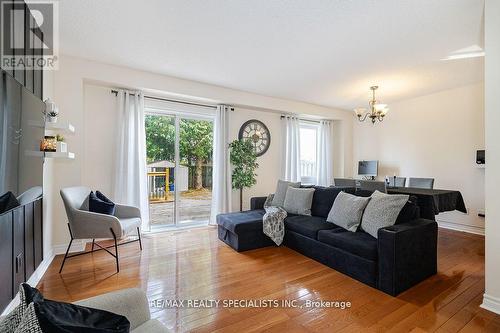 7 Newbridge Crescent, Brampton (Westgate), ON - Indoor Photo Showing Living Room