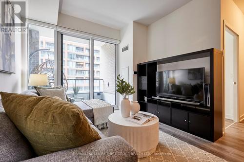 217 - 100 Eagle Rock Way, Vaughan, ON - Indoor Photo Showing Living Room