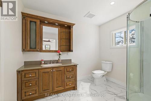 600 Kleinsteuber Park Road, Prince Edward County (Athol), ON - Indoor Photo Showing Bathroom