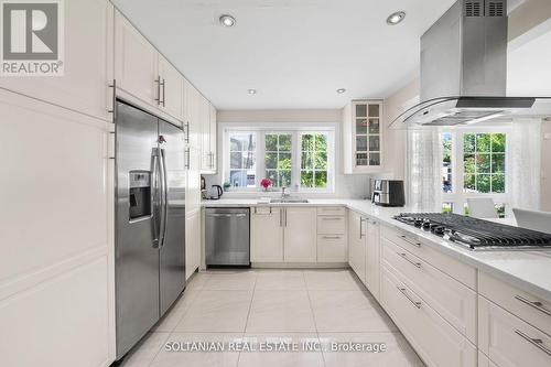 3 Alamosa Drive, Toronto, ON - Indoor Photo Showing Kitchen