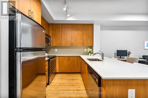 604 - 560 Front Street W, Toronto (Waterfront Communities), ON - Indoor Photo Showing Kitchen