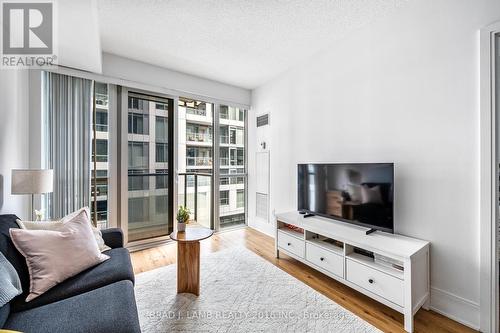 604 - 560 Front Street W, Toronto (Waterfront Communities), ON - Indoor Photo Showing Living Room