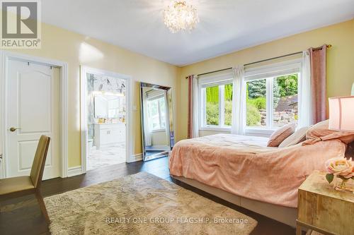 24 Wendat Trail, Springwater (Midhurst), ON - Indoor Photo Showing Bedroom