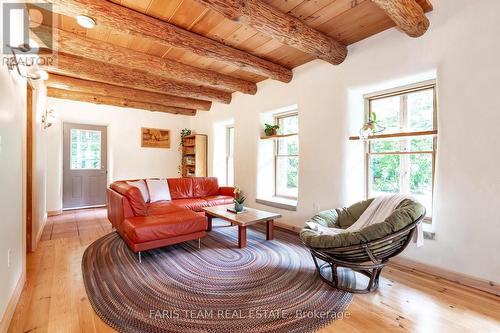 5745 Line 3 N, Midland, ON - Indoor Photo Showing Living Room