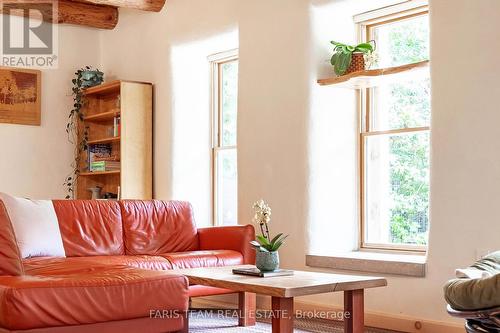 5745 Line 3 N, Midland, ON - Indoor Photo Showing Living Room