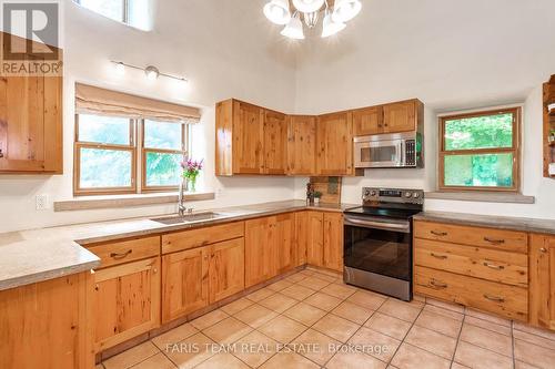 5745 Line 3 N, Midland, ON - Indoor Photo Showing Kitchen