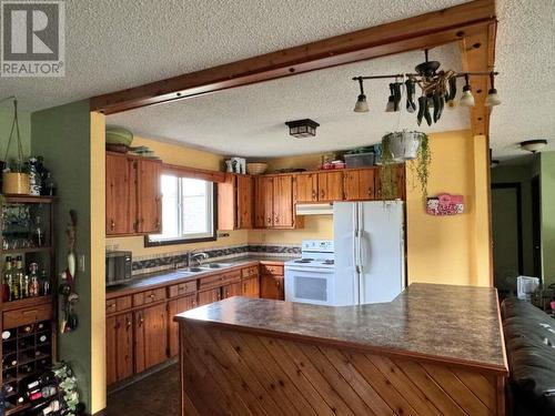 189 Snowsell Street N, Kelowna, BC - Indoor Photo Showing Kitchen With Double Sink