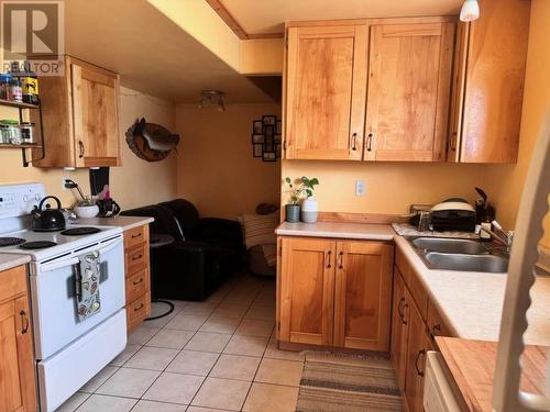 189 Snowsell Street N, Kelowna, BC - Indoor Photo Showing Kitchen With Double Sink