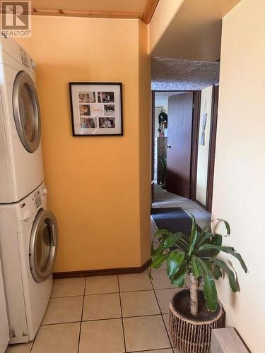 189 Snowsell Street N, Kelowna, BC - Indoor Photo Showing Laundry Room