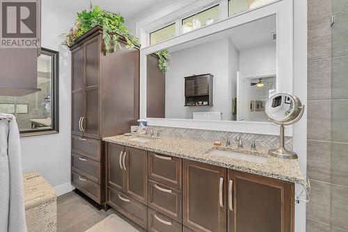 1960 Klo Road Unit# 20, Kelowna, BC - Indoor Photo Showing Bathroom