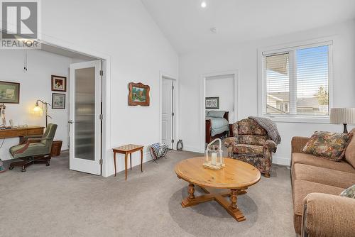 1960 Klo Road Unit# 20, Kelowna, BC - Indoor Photo Showing Living Room