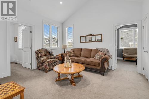 1960 Klo Road Unit# 20, Kelowna, BC - Indoor Photo Showing Living Room