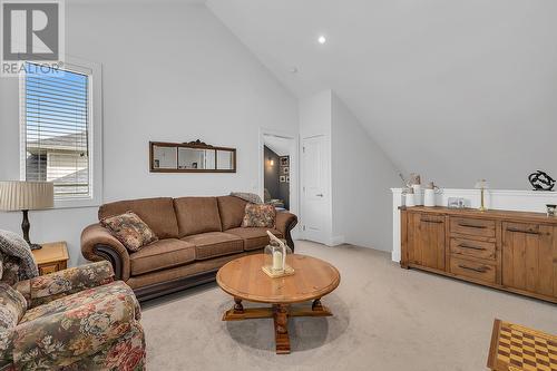 1960 Klo Road Unit# 20, Kelowna, BC - Indoor Photo Showing Living Room