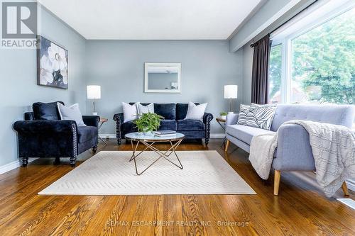 28 East 23Rd Street, Hamilton (Eastmount), ON - Indoor Photo Showing Living Room