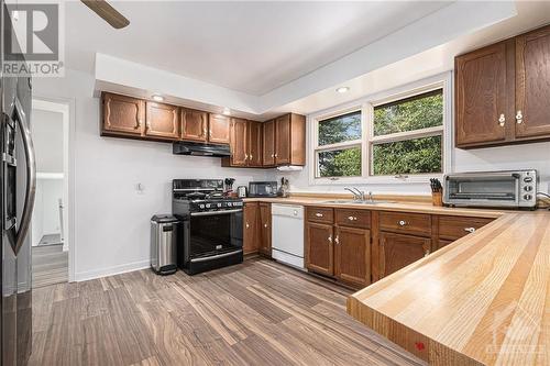 728 Glen Tay Road, Perth, ON - Indoor Photo Showing Kitchen