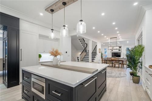 620 King Road, Burlington, ON - Indoor Photo Showing Kitchen With Upgraded Kitchen