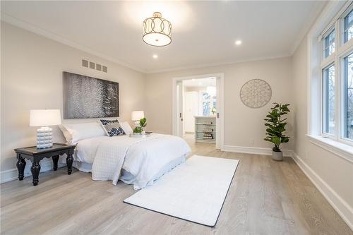 620 King Road, Burlington, ON - Indoor Photo Showing Bedroom