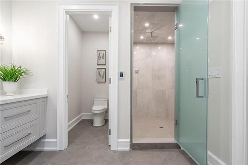 620 King Road, Burlington, ON - Indoor Photo Showing Bathroom