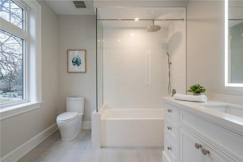 620 King Road, Burlington, ON - Indoor Photo Showing Bathroom