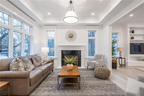 620 King Road, Burlington, ON - Indoor Photo Showing Living Room With Fireplace