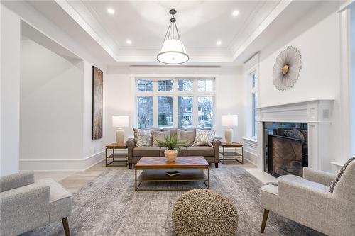 620 King Road, Burlington, ON - Indoor Photo Showing Living Room With Fireplace