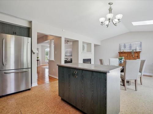 5649 Condor Place, Mississauga, ON - Indoor Photo Showing Kitchen