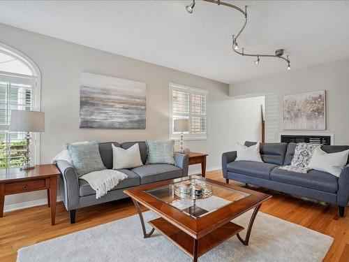 5649 Condor Place, Mississauga, ON - Indoor Photo Showing Living Room