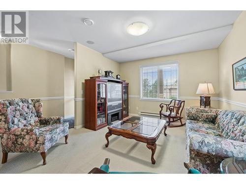 3512 Ridge Boulevard Unit# 15, West Kelowna, BC - Indoor Photo Showing Living Room