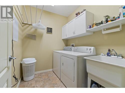 3512 Ridge Boulevard Unit# 15, West Kelowna, BC - Indoor Photo Showing Laundry Room