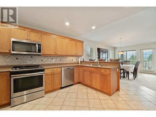 3512 Ridge Boulevard Unit# 15, West Kelowna, BC - Indoor Photo Showing Kitchen With Double Sink