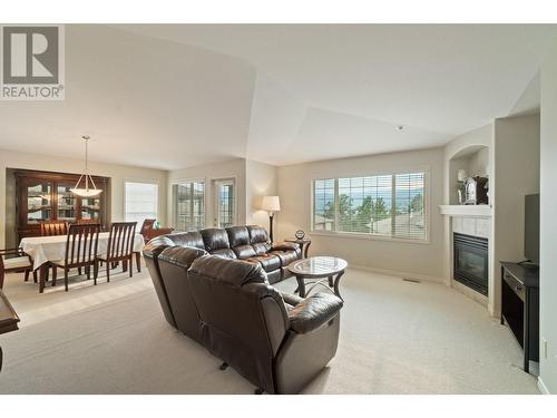 3512 Ridge Boulevard Unit# 15, West Kelowna, BC - Indoor Photo Showing Living Room With Fireplace