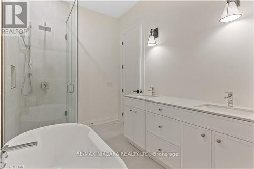 10 - 41 Ivy Crescent, Thorold, ON - Indoor Photo Showing Bathroom