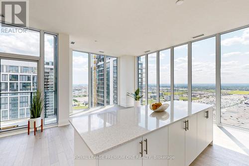 Ph203 - 9000 Jane Street, Vaughan, ON - Indoor Photo Showing Other Room