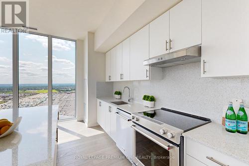 Ph203 - 9000 Jane Street, Vaughan (Concord), ON - Indoor Photo Showing Kitchen