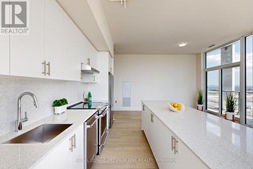 Ph203 - 9000 Jane Street, Vaughan, ON - Indoor Photo Showing Kitchen