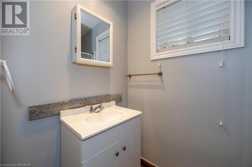 365 24Th Street W, Owen Sound, ON - Indoor Photo Showing Bathroom