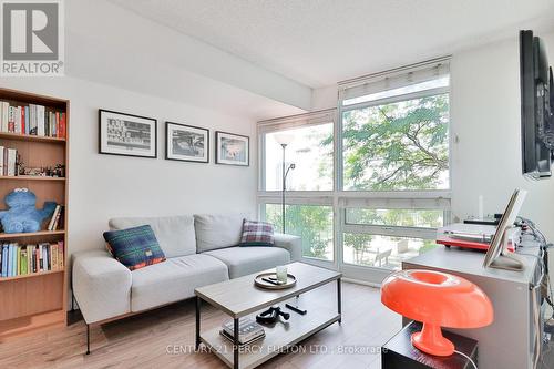 910 - 219 Fort York Boulevard, Toronto (Niagara), ON - Indoor Photo Showing Living Room