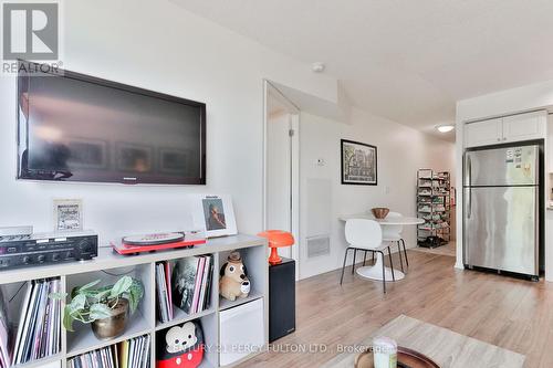 910 - 219 Fort York Boulevard, Toronto (Niagara), ON - Indoor Photo Showing Kitchen