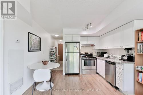 910 - 219 Fort York Boulevard, Toronto (Niagara), ON - Indoor Photo Showing Kitchen