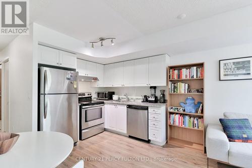 910 - 219 Fort York Boulevard, Toronto (Niagara), ON - Indoor Photo Showing Kitchen