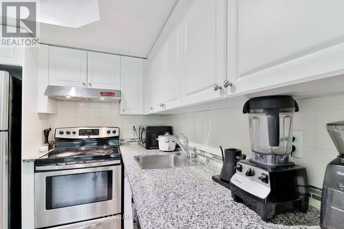 910 - 219 Fort York Boulevard, Toronto (Niagara), ON - Indoor Photo Showing Kitchen