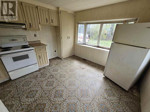 5035 Wall Road, Quesnel, BC - Indoor Photo Showing Kitchen