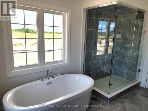 2 Lorrain Hand Crescent, Georgina, ON - Indoor Photo Showing Bathroom