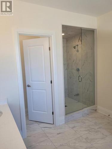 8 Lorrain Hand Crescent, Georgina, ON - Indoor Photo Showing Bathroom