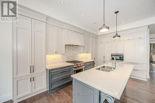 263 Hanover Street, Oakville, ON - Indoor Photo Showing Kitchen With Double Sink With Upgraded Kitchen