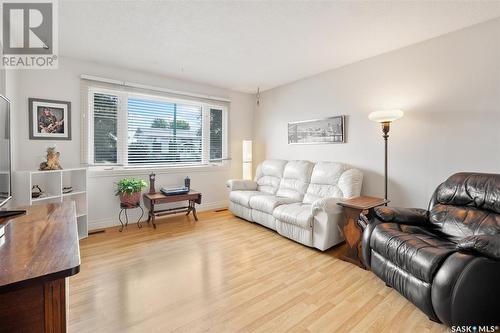 229 Langevin Crescent, Saskatoon, SK - Indoor Photo Showing Living Room