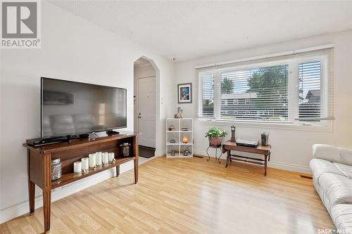 229 Langevin Crescent, Saskatoon, SK - Indoor Photo Showing Living Room